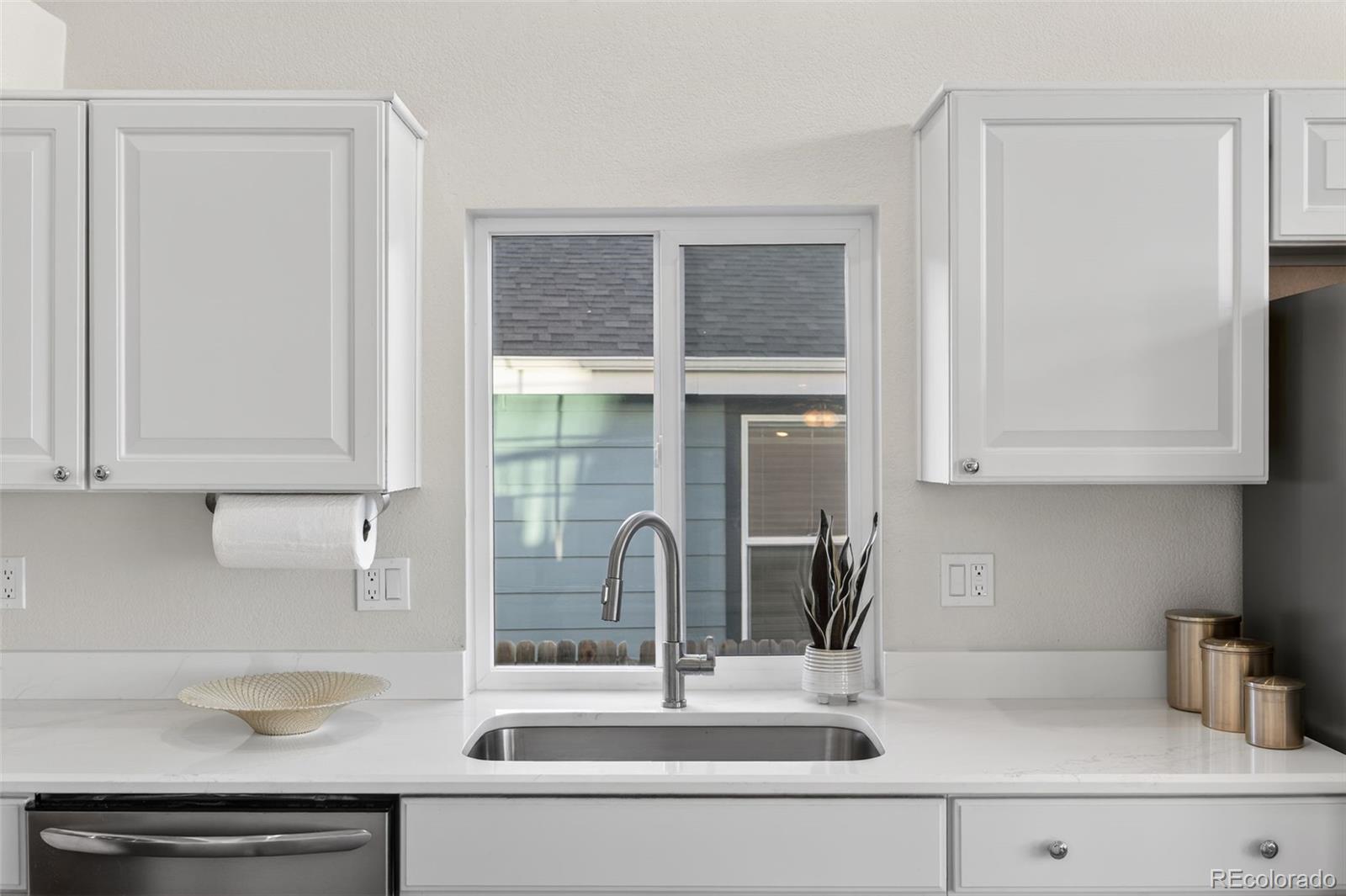 5034 Fraser Way Denver, CO 80239 - Photo 17 of 50