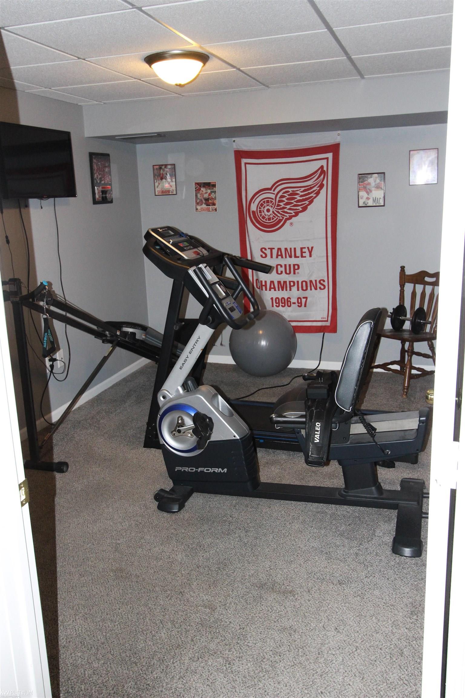 36498 Haley New Baltimore, MI 48047 - Photo 19 of 28 50193133-84ded6dd-bccc-4611-8291-5204a59cf1b3.JPG