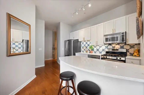 $474,900 | 700 North Larrabee Street, Unit 301, Chicago, IL 60654