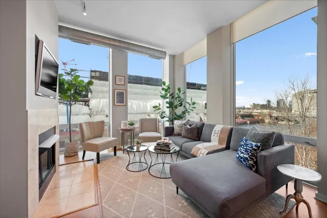 $474,900 | 700 North Larrabee Street, Unit 301, Chicago, IL 60654