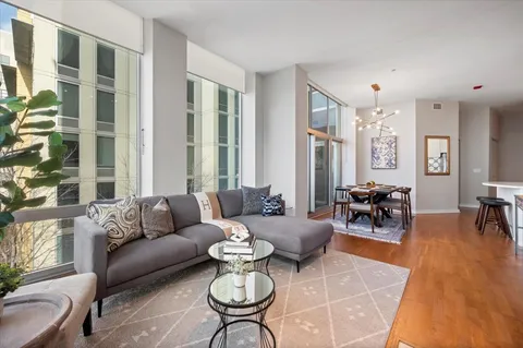 $474,900 | 700 North Larrabee Street, Unit 301, Chicago, IL 60654