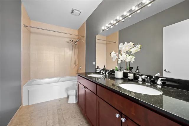 $474,900 | 700 North Larrabee Street, Unit 301, Chicago, IL 60654