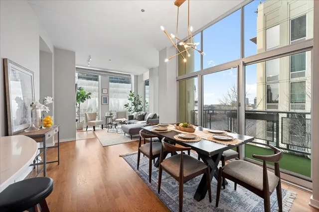 $474,900 | 700 North Larrabee Street, Unit 301, Chicago, IL 60654