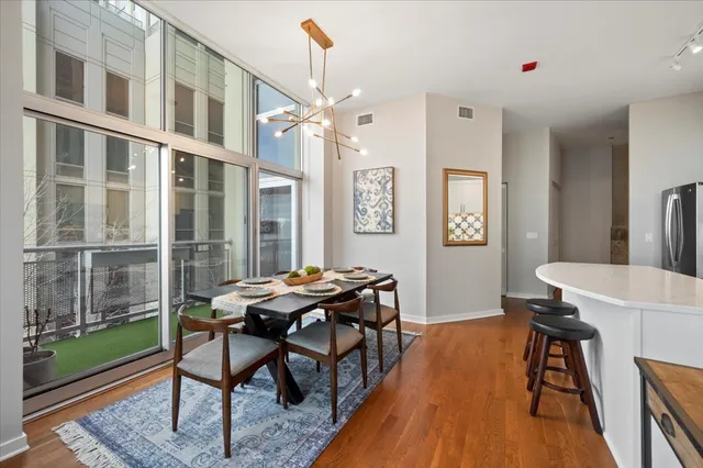 $474,900 | 700 North Larrabee Street, Unit 301, Chicago, IL 60654