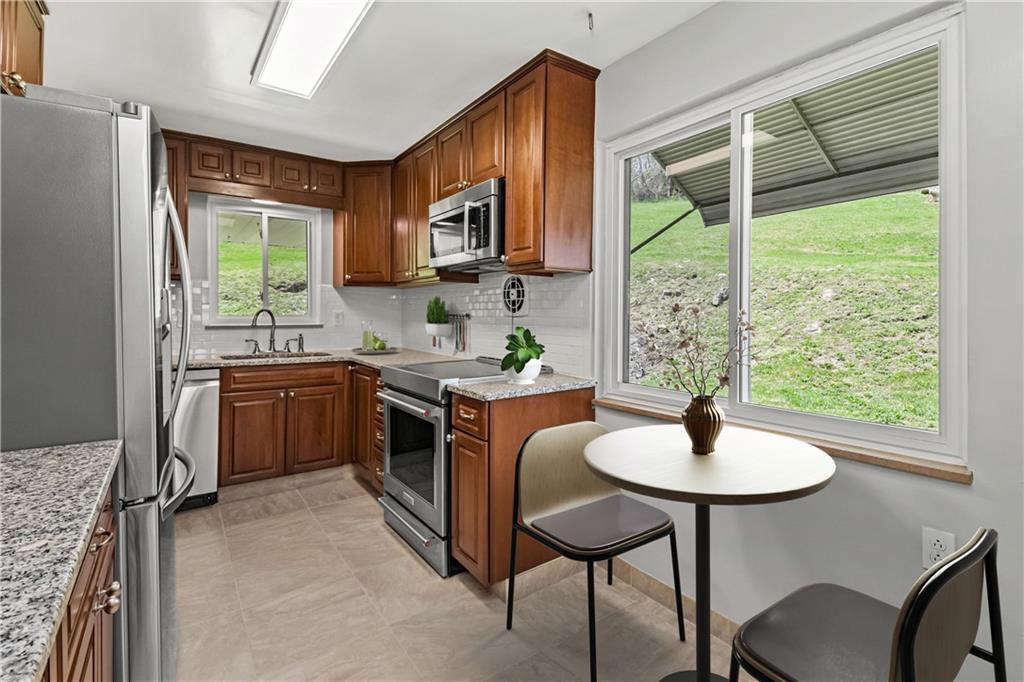 4546 Battle Ridge Road Oakdale, PA 15071 - Photo 6 of 20 Gallery Image 6