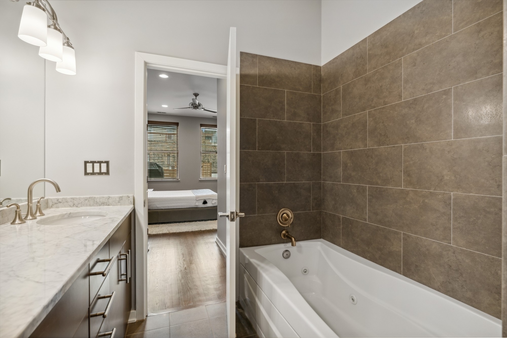 1741 West Division Street, Unit 201 Chicago, IL 60622 - Photo 18 of 27