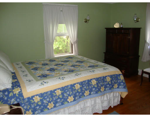 8 Barnard Road Worcester, MA 01605 - Photo 12 of 13 Gallery Image 12