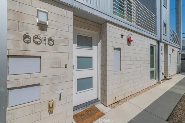 $4,950 | 6016 Beachwood Lane, Los Angeles, CA 90038