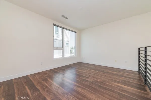 $4,950 | 6016 Beachwood Lane, Los Angeles, CA 90038