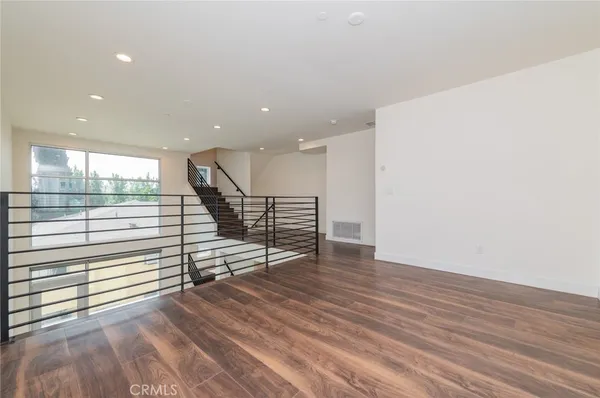 $4,950 | 6016 Beachwood Lane, Los Angeles, CA 90038