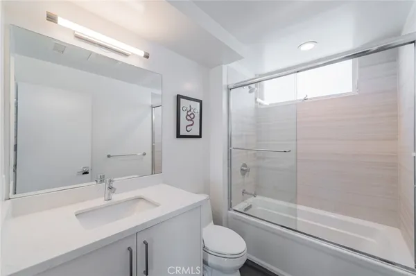 $4,950 | 6016 Beachwood Lane, Los Angeles, CA 90038