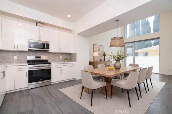 $4,950 | 6016 Beachwood Lane, Los Angeles, CA 90038