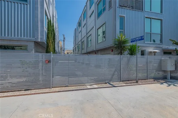 $4,950 | 6016 Beachwood Lane, Los Angeles, CA 90038