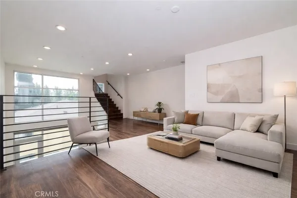 $4,950 | 6016 Beachwood Lane, Los Angeles, CA 90038