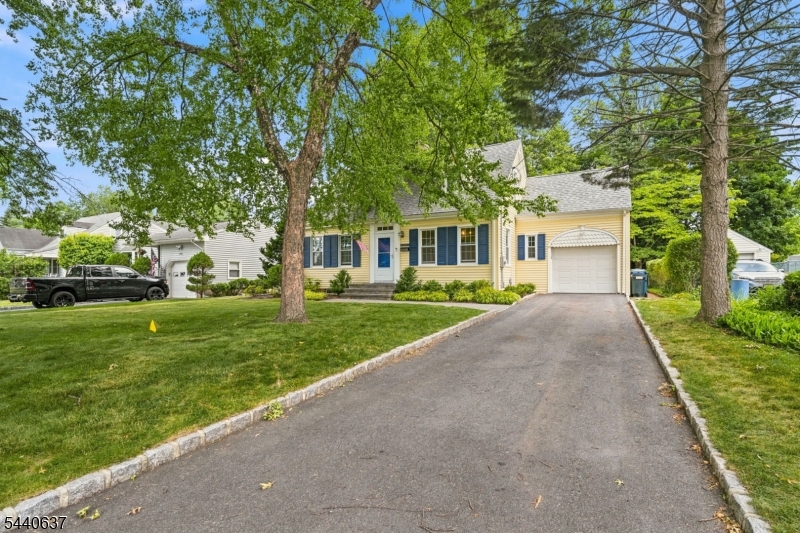 688 Greenbrook Road North Plainfield, NJ 07063 - Photo 2 of 37