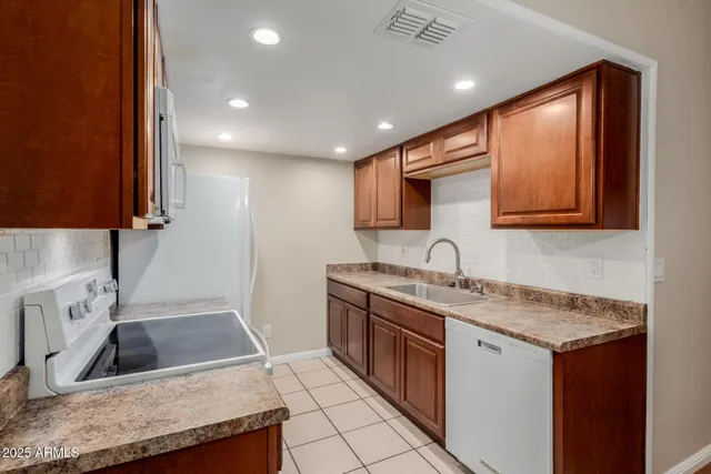 $269,999 | 5136 East Evergreen Street, Unit 1031, Mesa, AZ 85205
