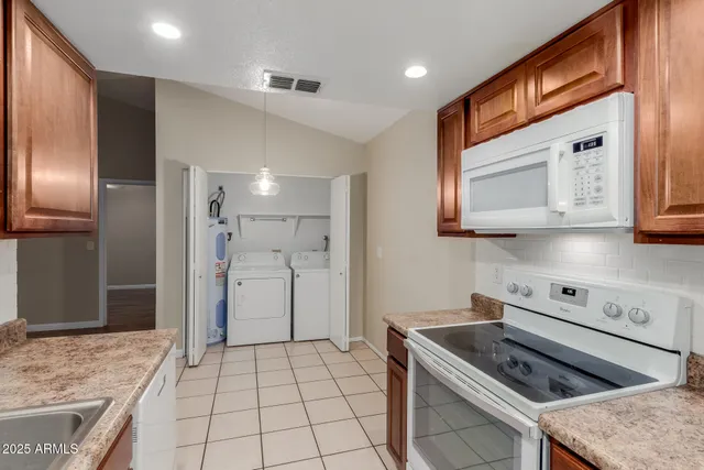 $269,999 | 5136 East Evergreen Street, Unit 1031, Mesa, AZ 85205