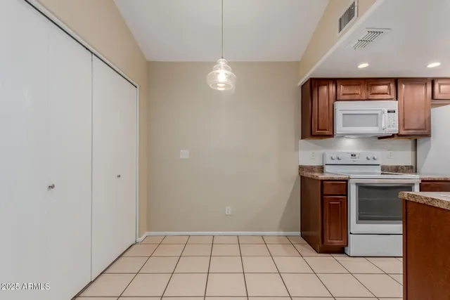 $269,999 | 5136 East Evergreen Street, Unit 1031, Mesa, AZ 85205