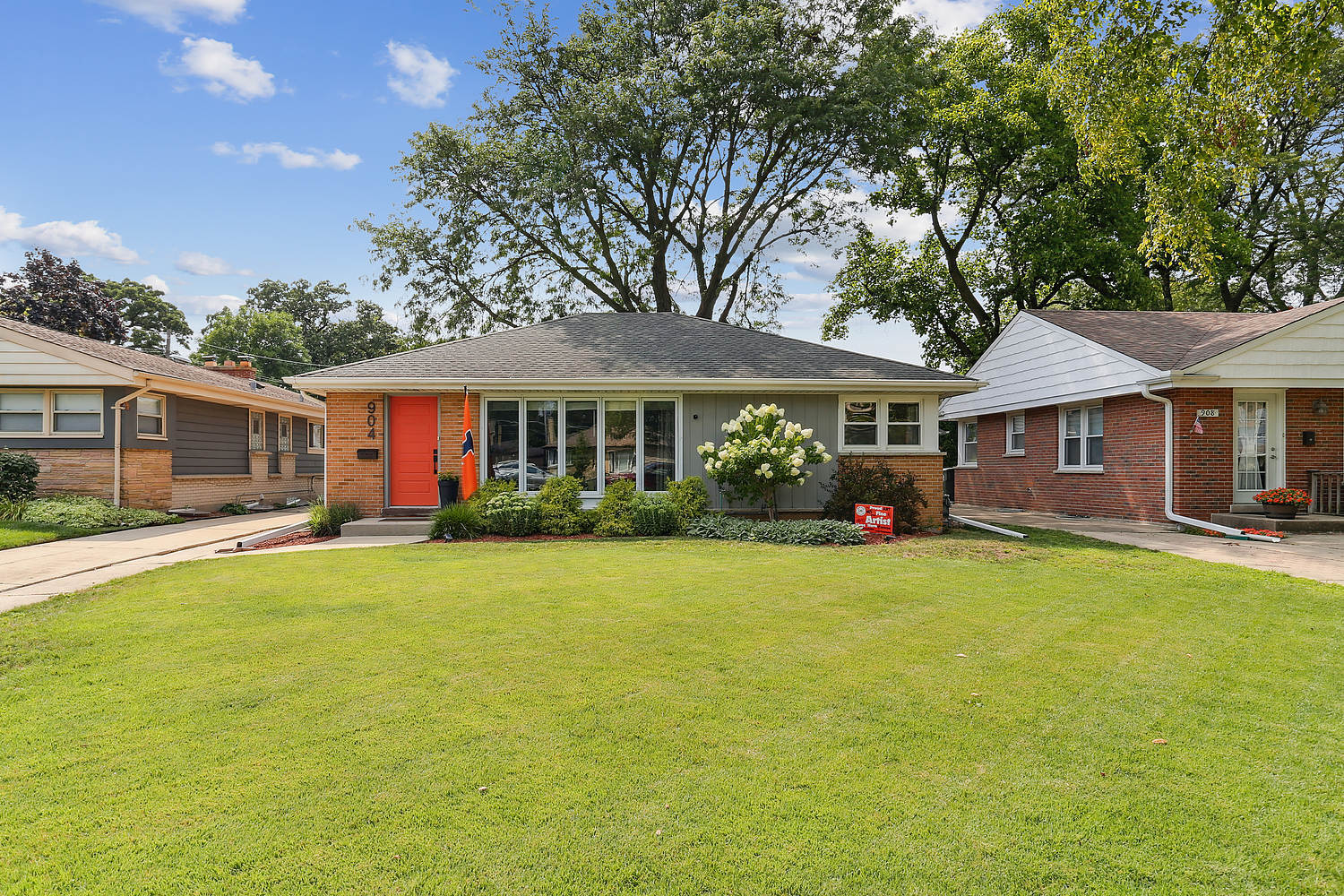 904 Wesley Drive Park Ridge, IL 60068 - Photo 1 of 15