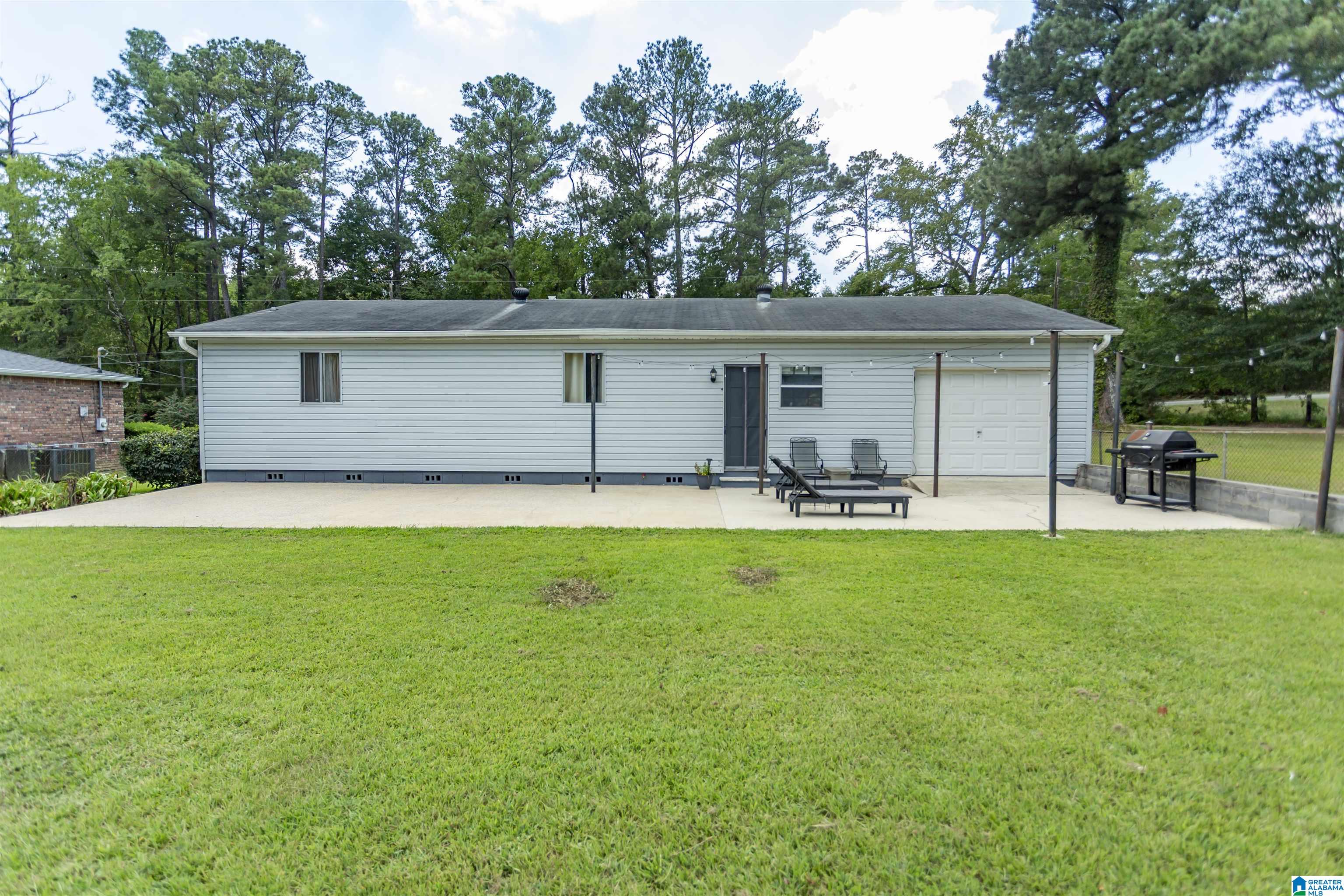 627 Pinewood Avenue Bessemer, AL 35023 - Photo 5 of 48