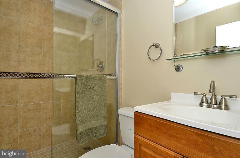 129 Sumner Road Annapolis, MD 21401 - Photo 12 of 30 Glass and tile work are stunning