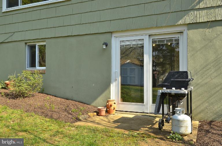 129 Sumner Road Annapolis, MD 21401 - Photo 13 of 30 Barbecue and room for lawn games