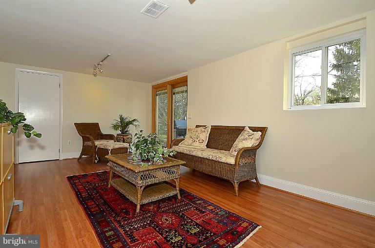 129 Sumner Road Annapolis, MD 21401 - Photo 18 of 30 Family Room with double door to back yard