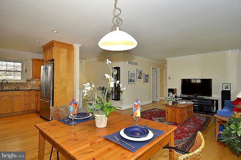 129 Sumner Road Annapolis, MD 21401 - Photo 26 of 30 Dining Room - open and airy