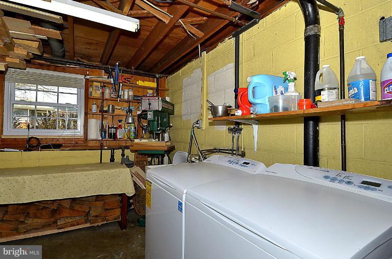 129 Sumner Road Annapolis, MD 21401 - Photo 9 of 30 Laundry Room - generous size