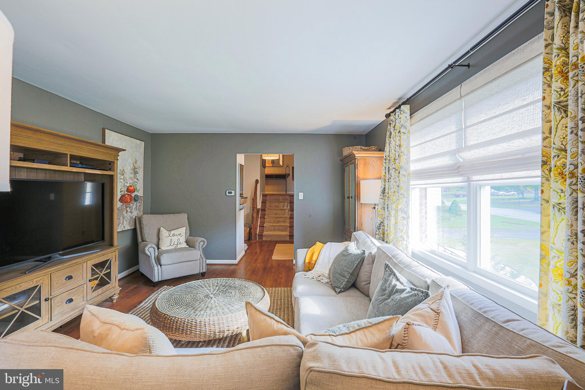 2518 Jonathan Road Ellicott City, MD 21042 - Photo 12 of 52 Looking back towards the Foyer