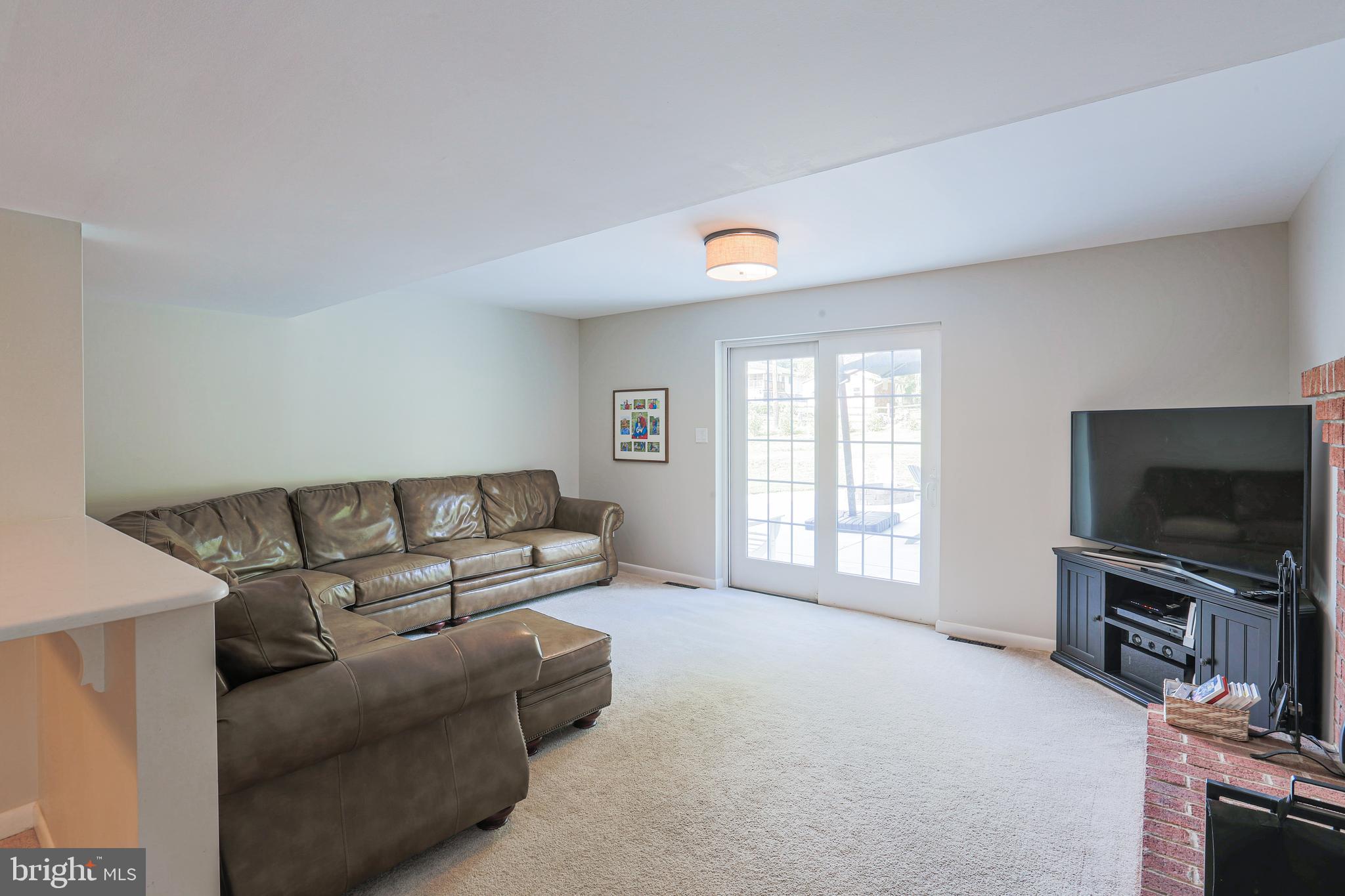 2518 Jonathan Road Ellicott City, MD 21042 - Photo 36 of 52 Large seating area lounging