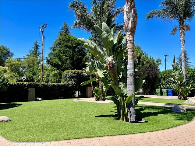 $2,400 | 17401 Raymer Street, Northridge, CA 91325