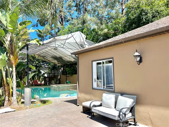 $2,400 | 17401 Raymer Street, Northridge, CA 91325
