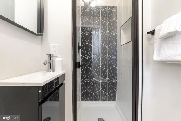 $2,250 | 3822 6th Street, Baltimore, MD 21225