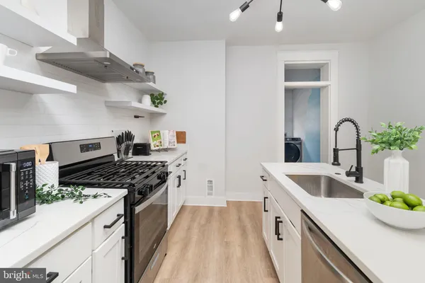 $2,250 | 3822 6th Street, Baltimore, MD 21225