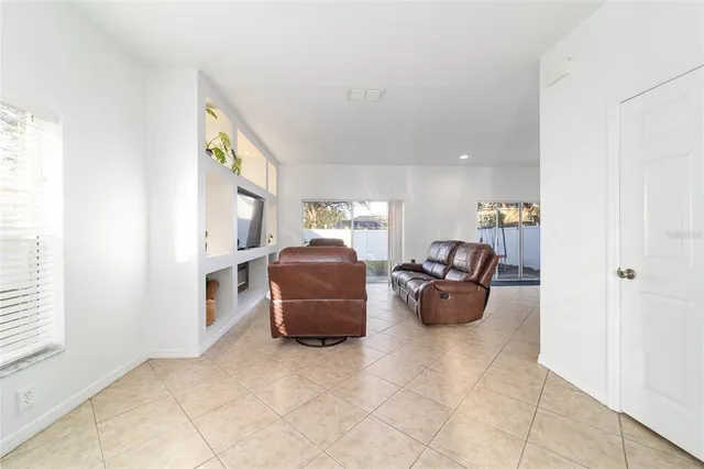 $339,000 | 5094 Northeast 122nd Boulevard, Oxford, FL 34484