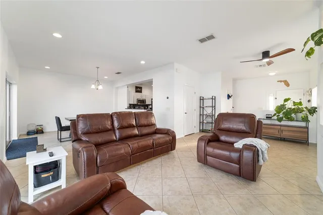 $339,000 | 5094 Northeast 122nd Boulevard, Oxford, FL 34484