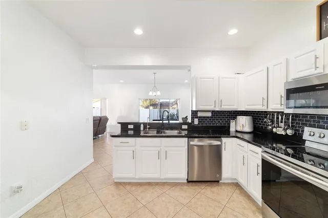 $339,000 | 5094 Northeast 122nd Boulevard, Oxford, FL 34484