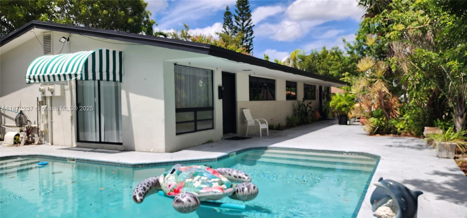 1940 Northeast 31st Court, Unit SOUTH Lighthouse Point, FL 33064 - Photo 3 of 45