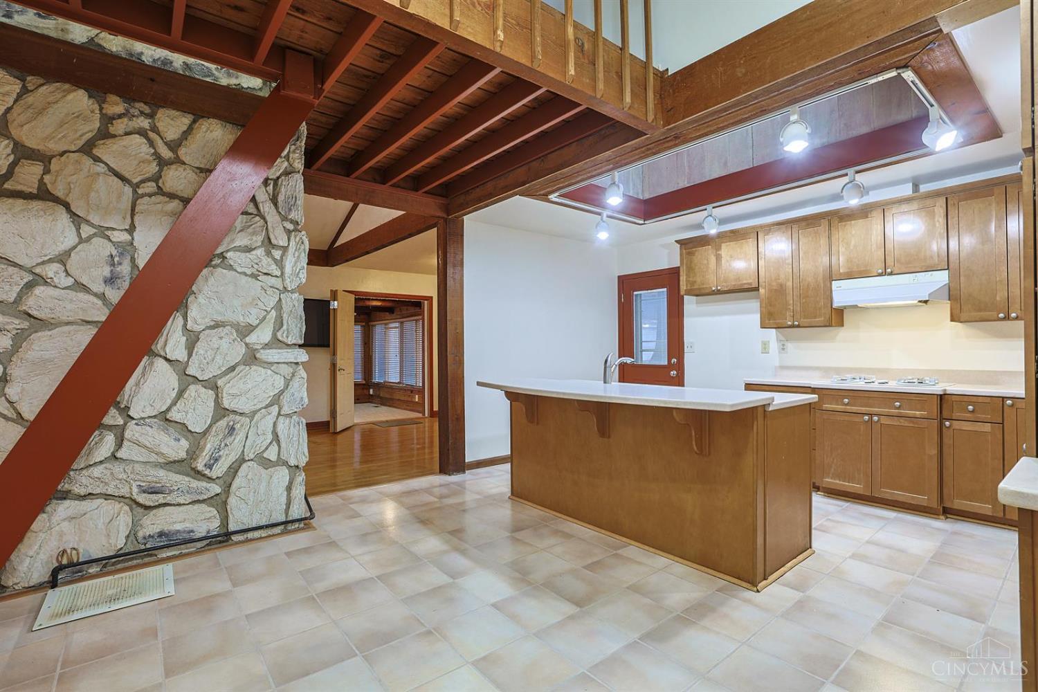 8877 Wuest Road Cincinnati, OH 45251 - Photo 17 of 64