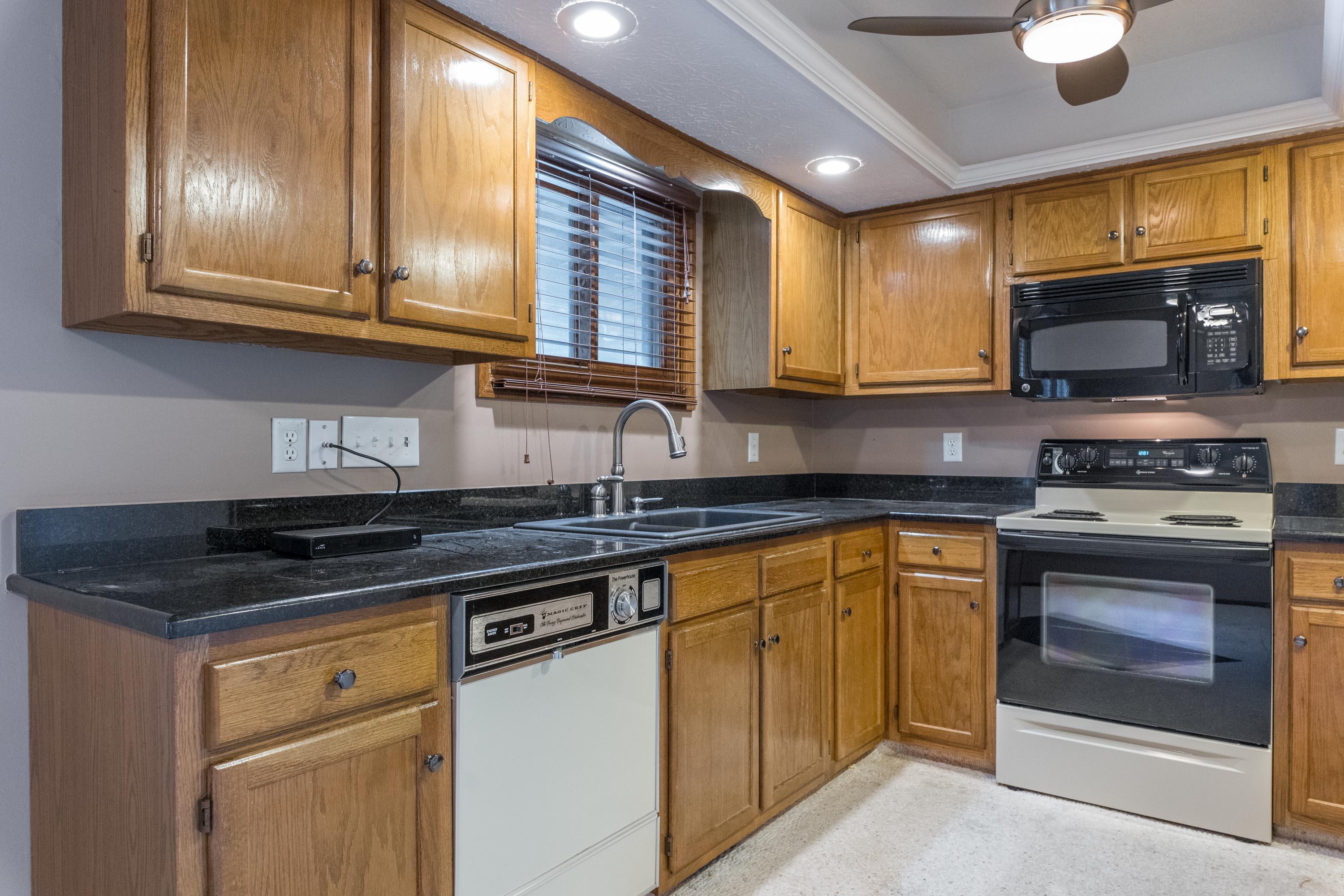 5275 Timberline Road, Unit 147 Columbus, OH 43220 - Photo 9 of 41 Kitchen