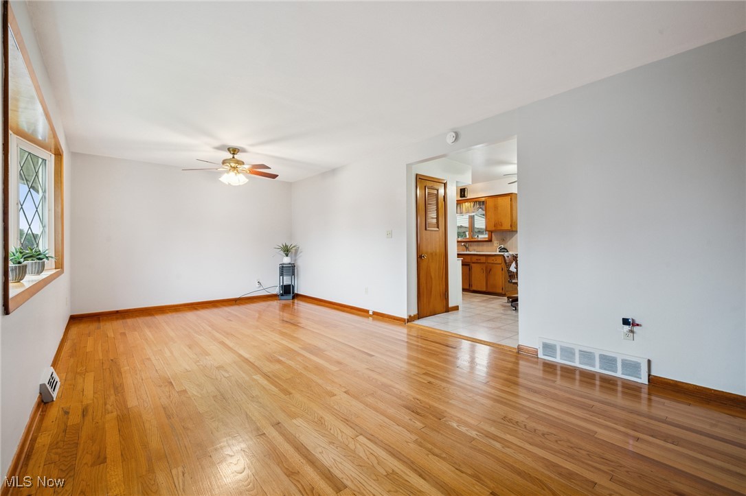 2651 Dentzler Road Parma, OH 44134 - Photo 6 of 35 Living Room