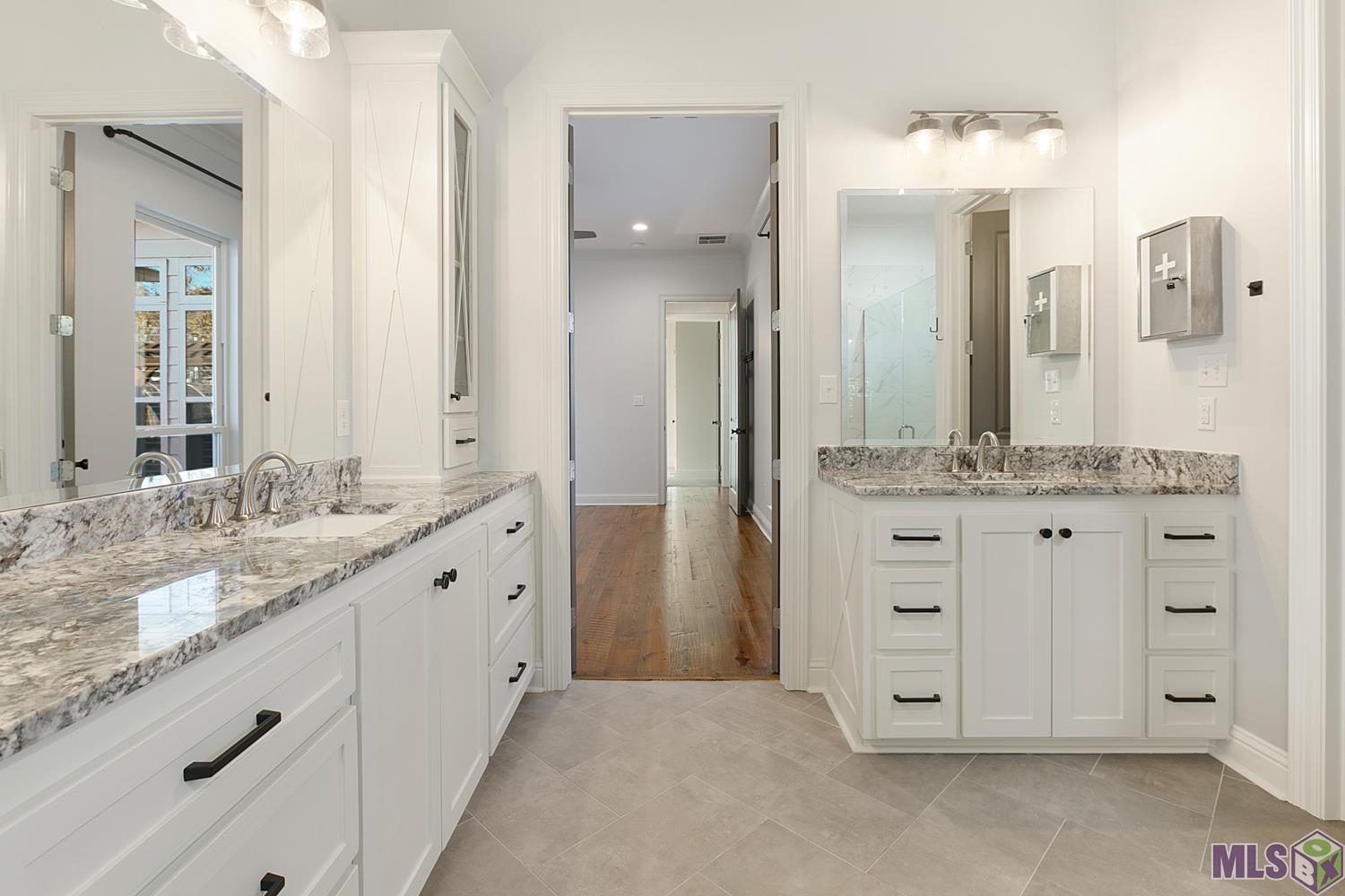 17330 Rabbit Rush Avenue Prairieville, LA 70769 - Photo 11 of 33 Primary Bath