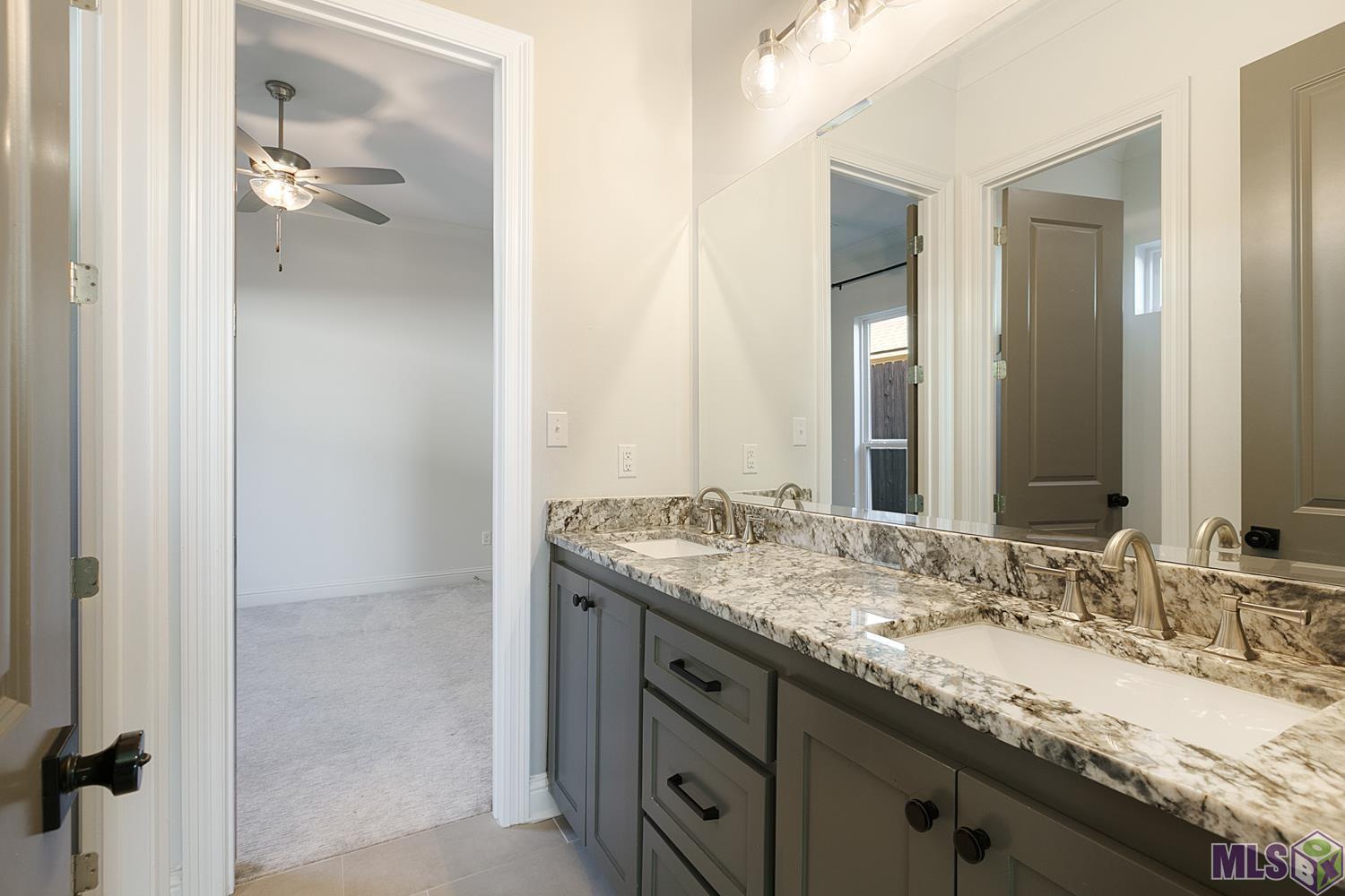 17330 Rabbit Rush Avenue Prairieville, LA 70769 - Photo 14 of 33 Private bath between 2 front bedrooms