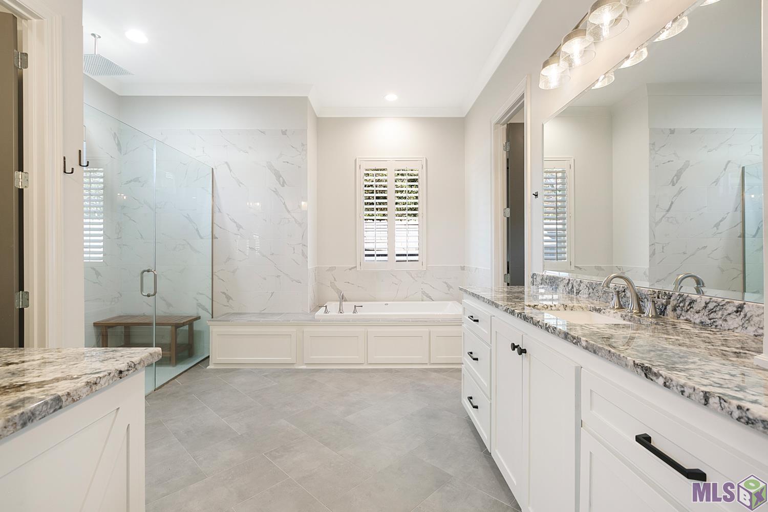 17330 Rabbit Rush Avenue Prairieville, LA 70769 - Photo 9 of 33 Primary Bath