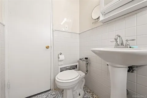 $339,999 | 73-45 210th Street, Unit 3F | Oakland Gardens