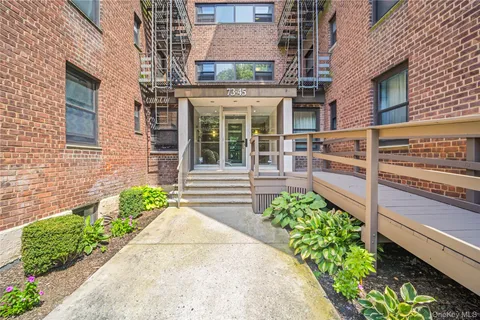 $339,999 | 73-45 210th Street, Unit 3F | Oakland Gardens