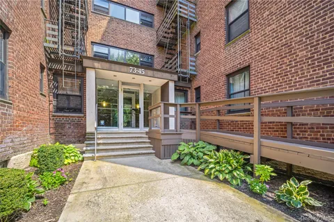 $339,999 | 73-45 210th Street, Unit 3F | Oakland Gardens
