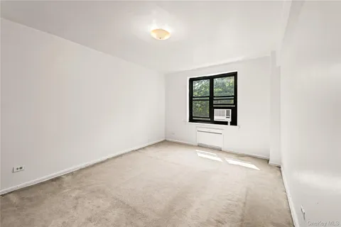 $339,999 | 73-45 210th Street, Unit 3F | Oakland Gardens