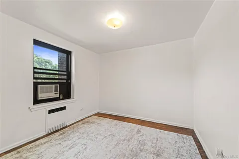 $339,999 | 73-45 210th Street, Unit 3F | Oakland Gardens